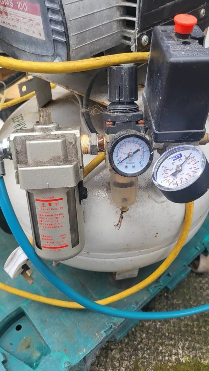 Air Compresser - Image 1