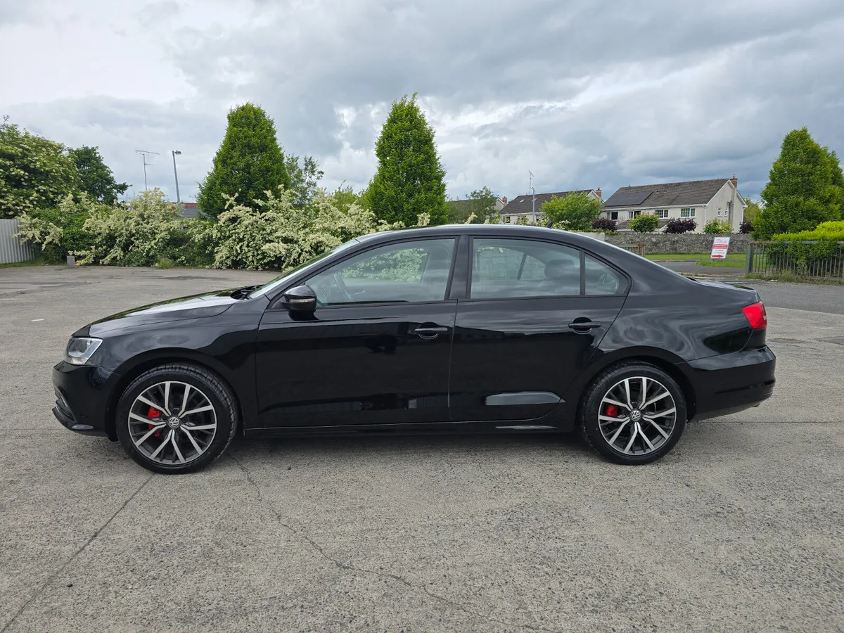 Volkswagen Jetta 2015 2.0 TDI BMT - Image 4
