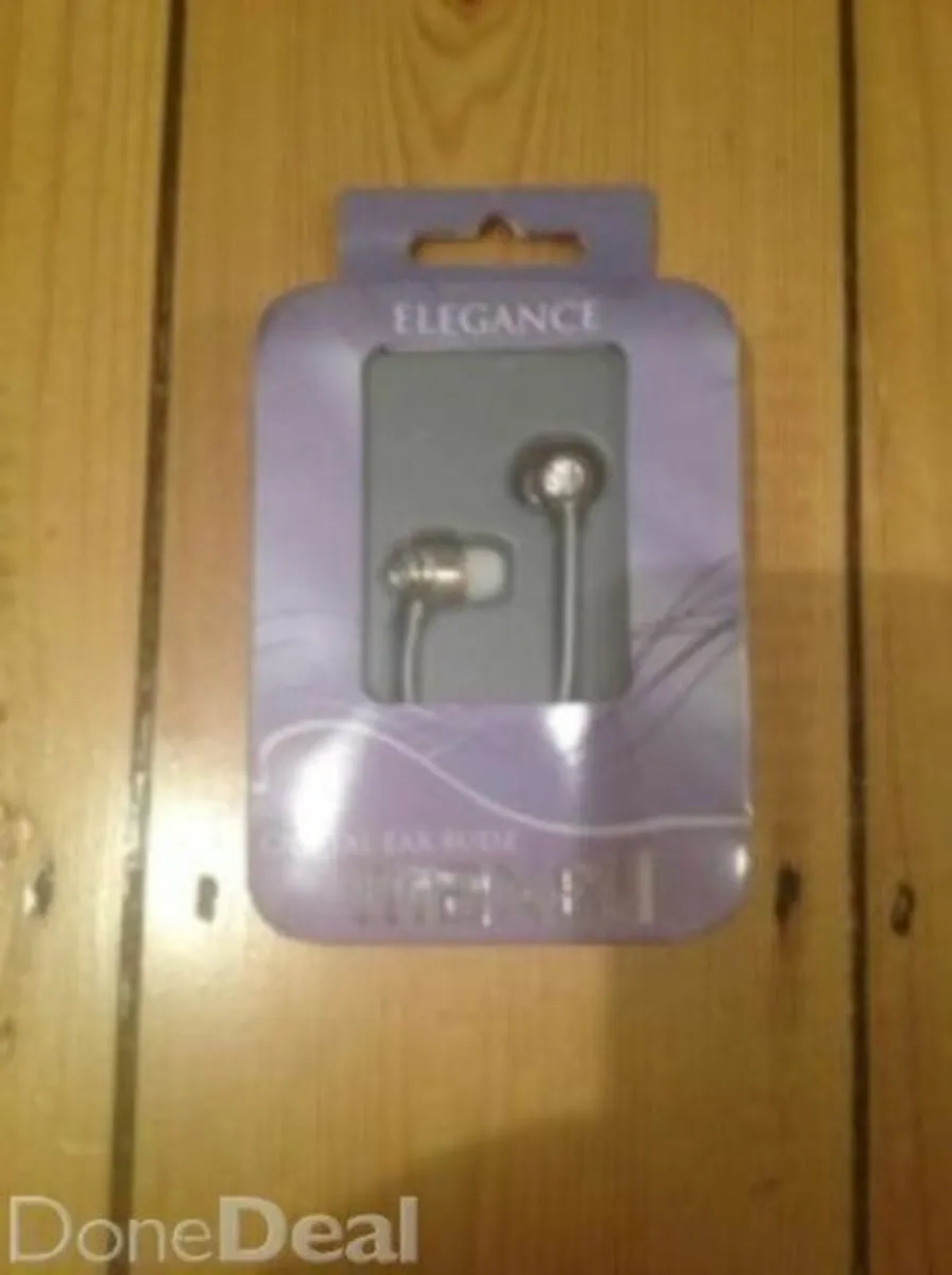 BRAND NEW Maxell Ear Buds Headphones - Crystal Ear