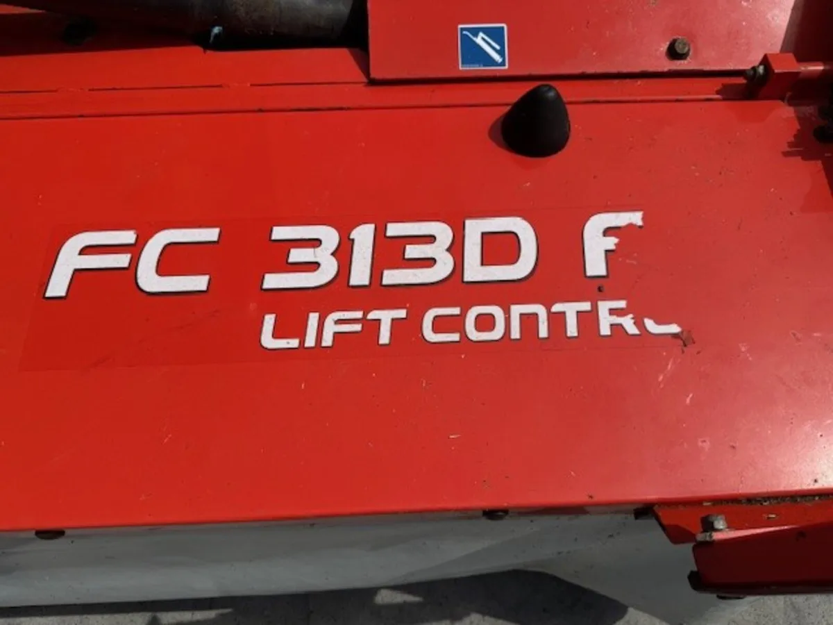 Used KUHN FC313D Front Conditioner Mower - Image 3