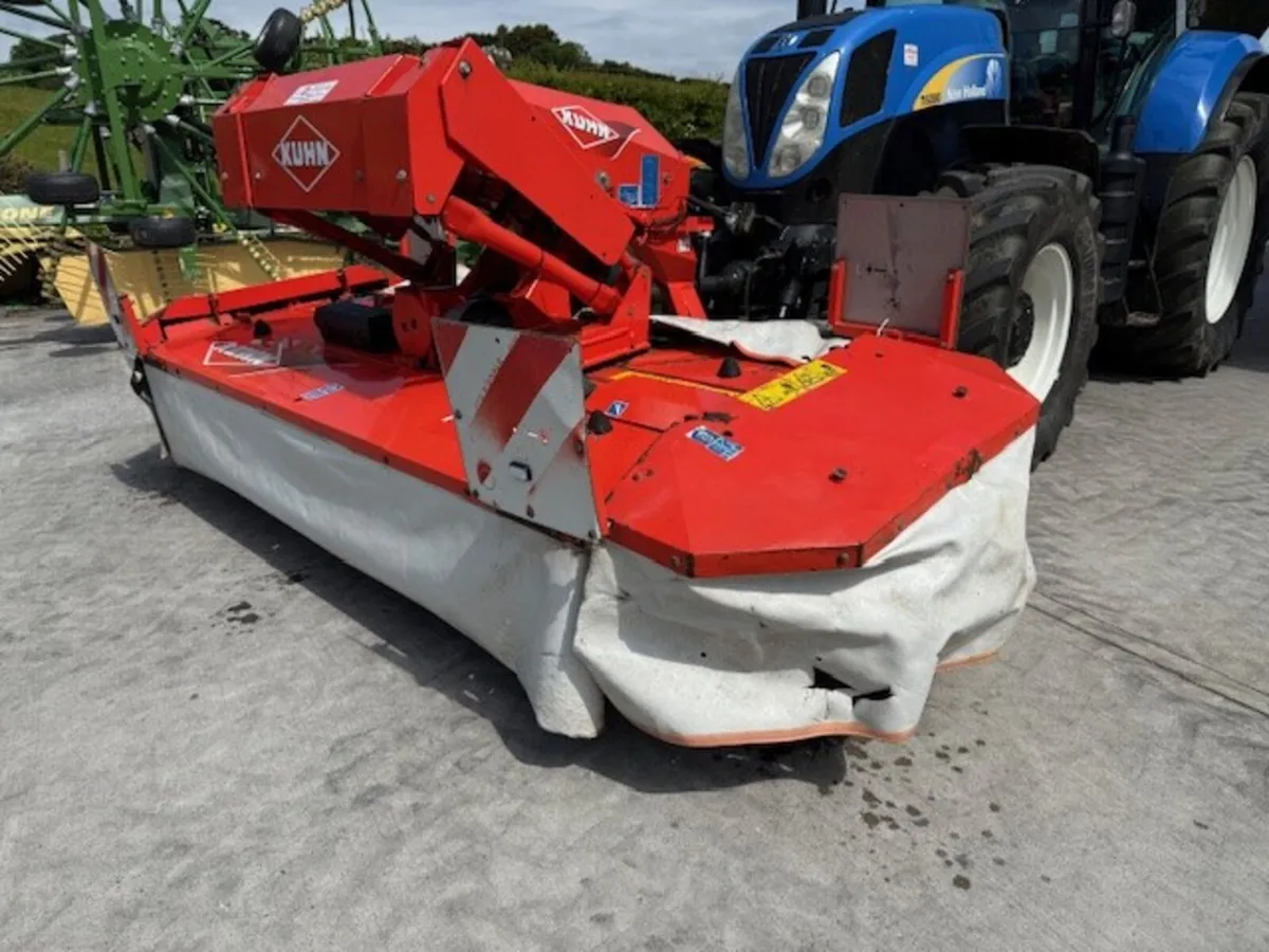 Used KUHN FC313D Front Conditioner Mower - Image 1