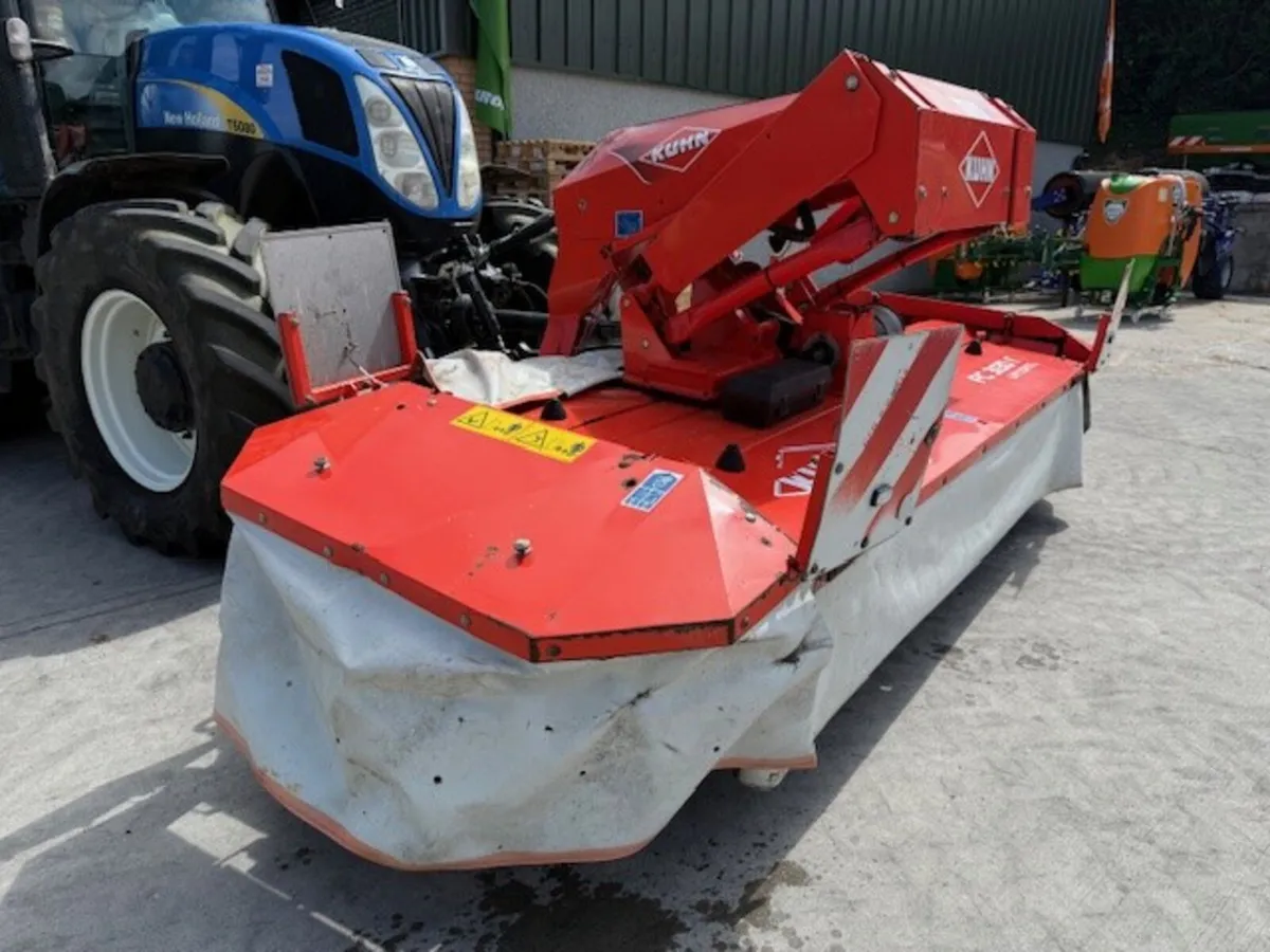 Used KUHN FC313D Front Conditioner Mower - Image 4