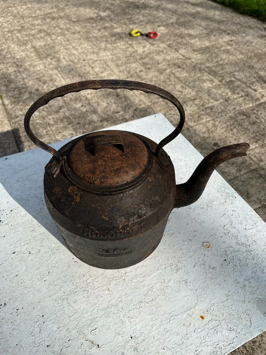 Antique cast iron kettle - Image 1