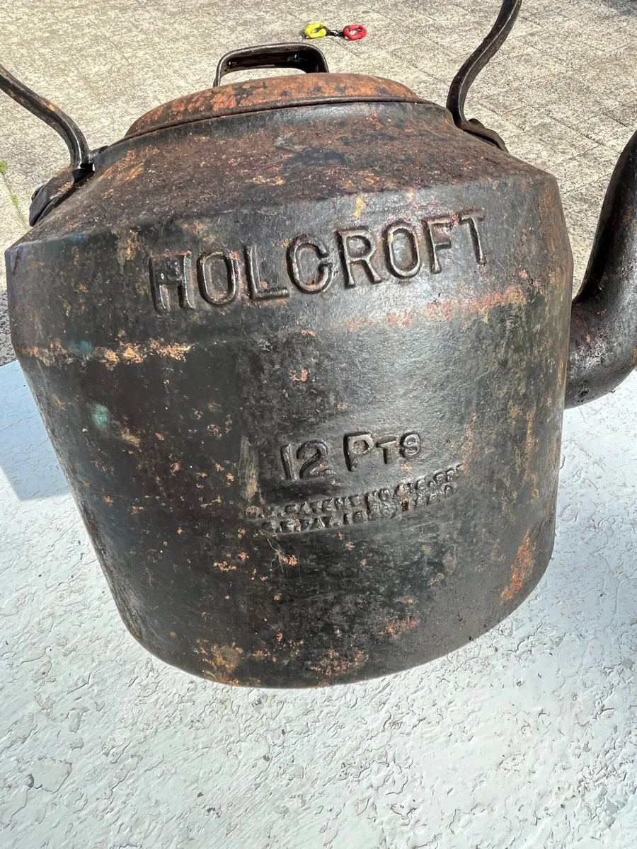 Antique cast iron kettle - Image 3