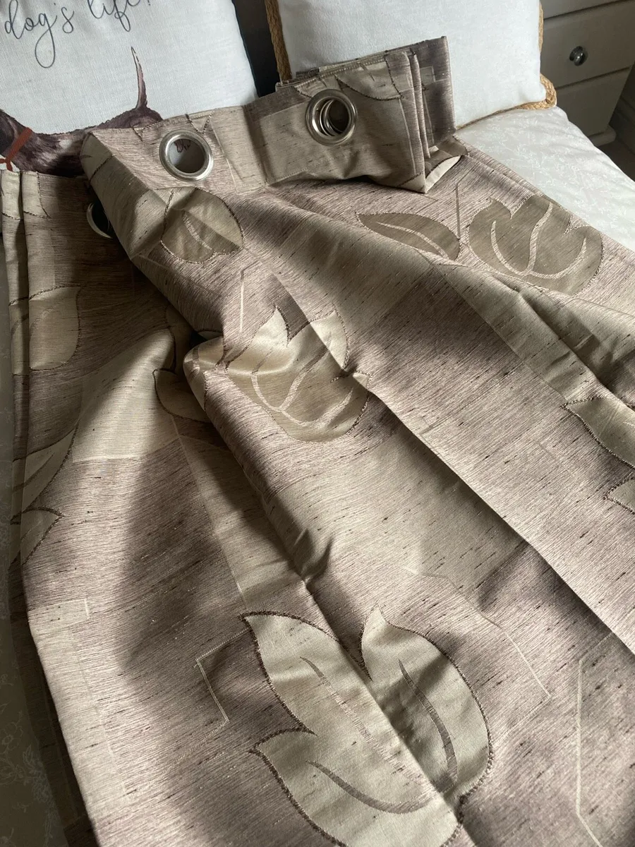 Curtains - Image 3