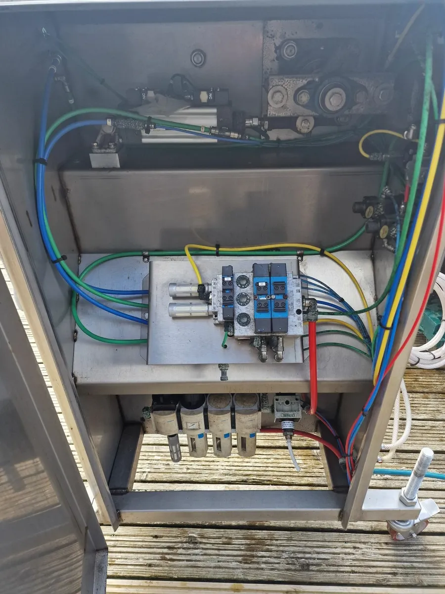 Dispenser - Image 1