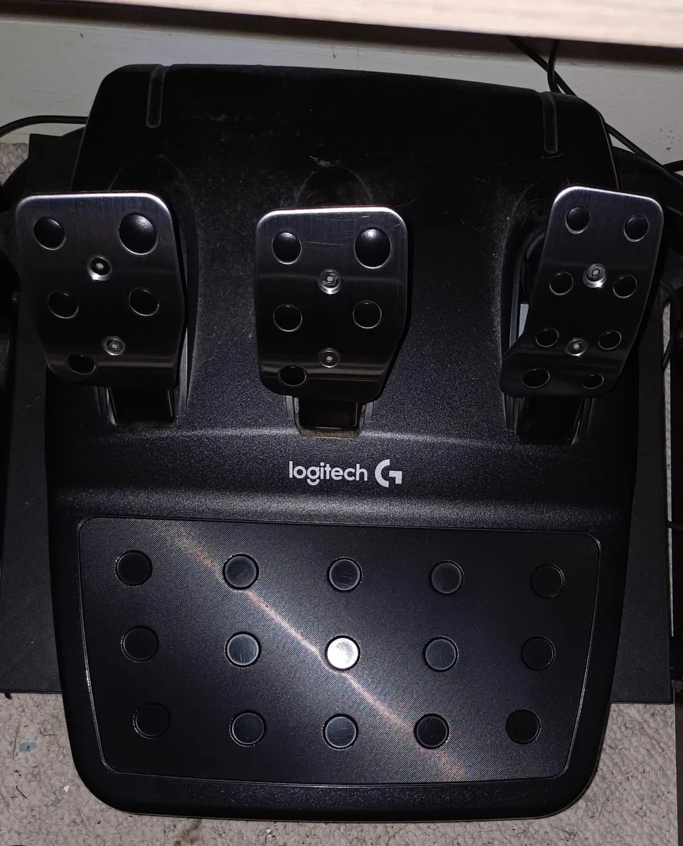 New logitech g29 with pedals and shifter - Image 3