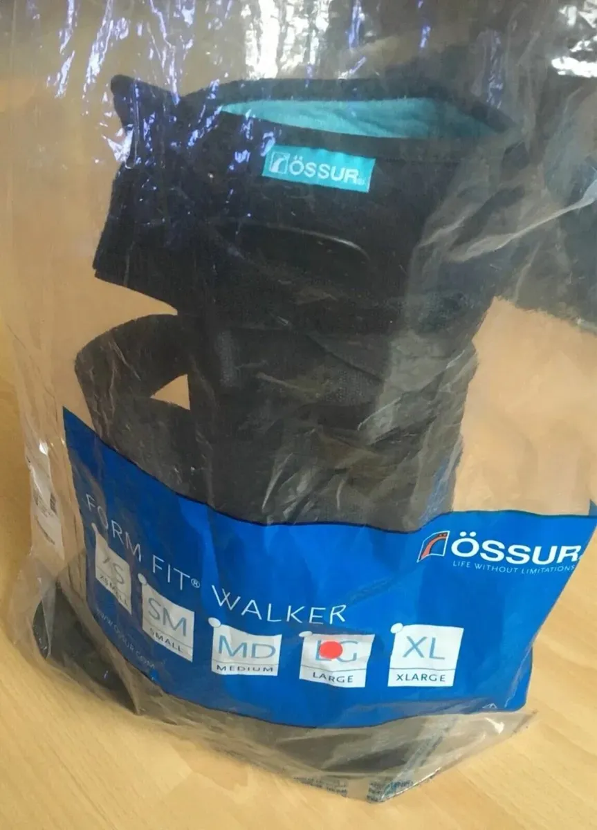 Ossur FormFit Walker Orthopaedic Boot, Large - Image 1