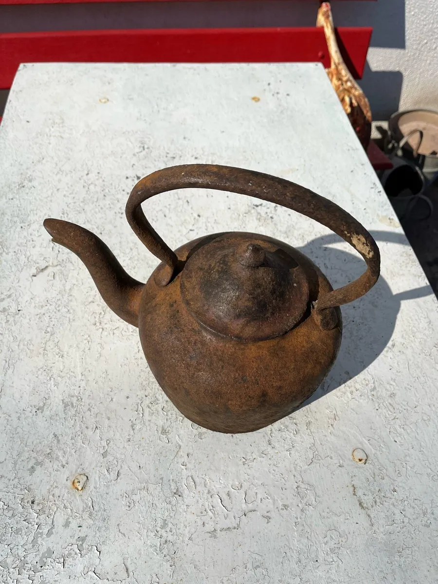 Antique cast iron kettle - Image 2