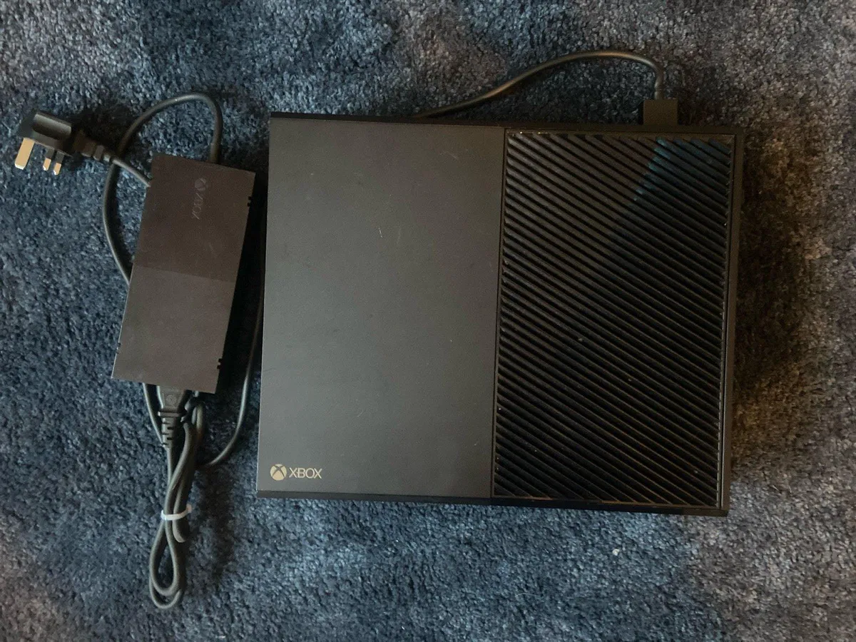 Xbox 1 and accessories - Image 2