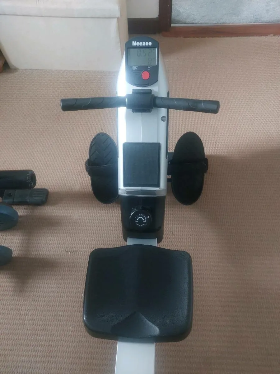 Rowing machine - Image 1