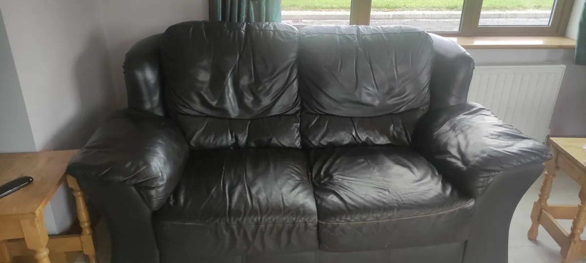 Leather suite *FREE* - Image 2