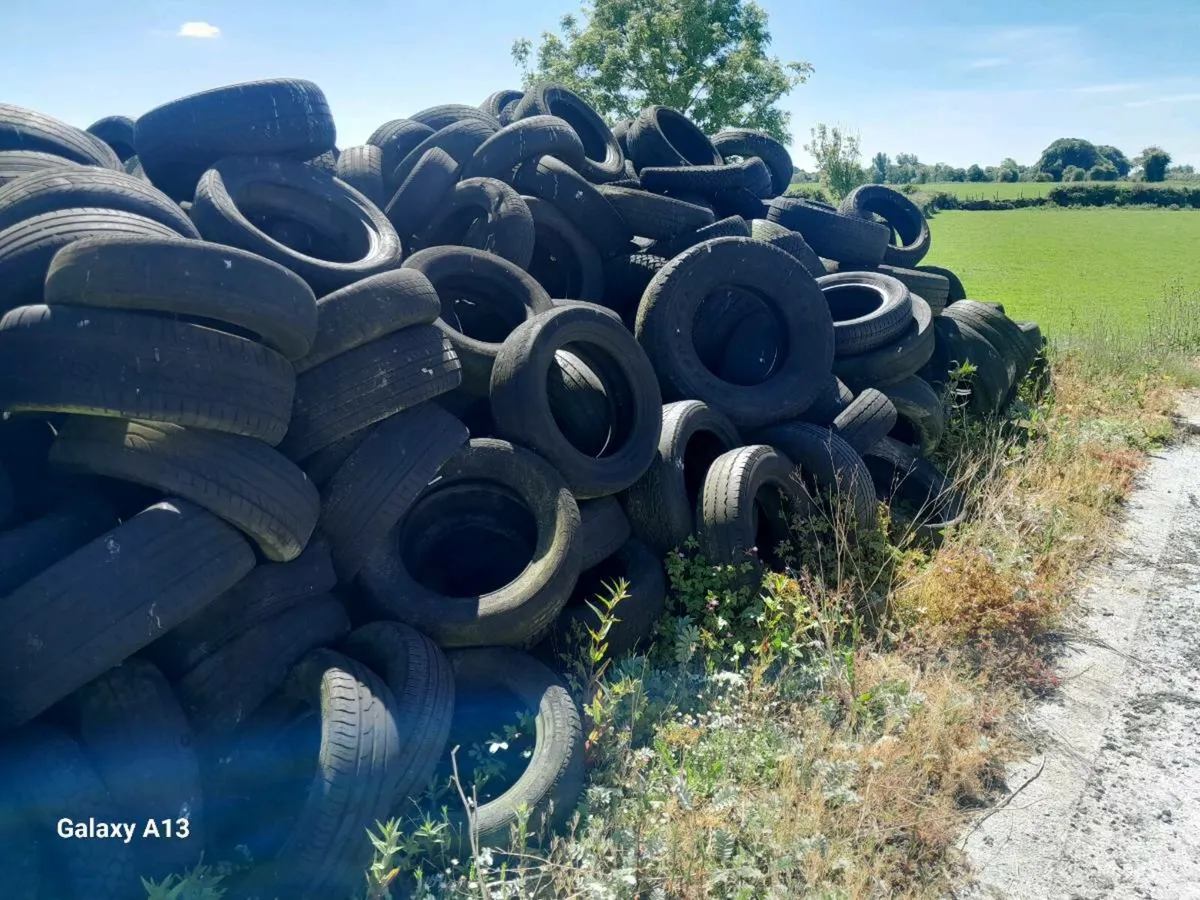 Old tyres - Image 1