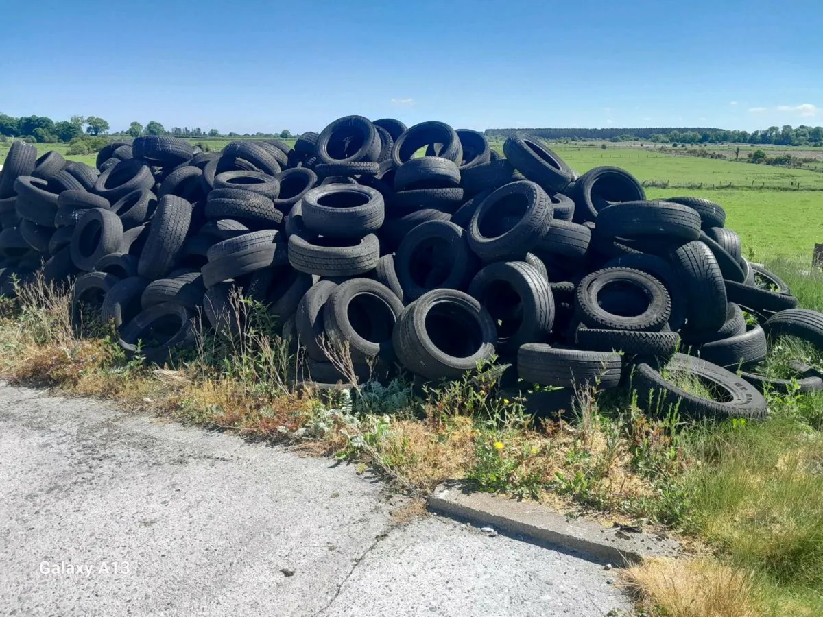 Old tyres - Image 2