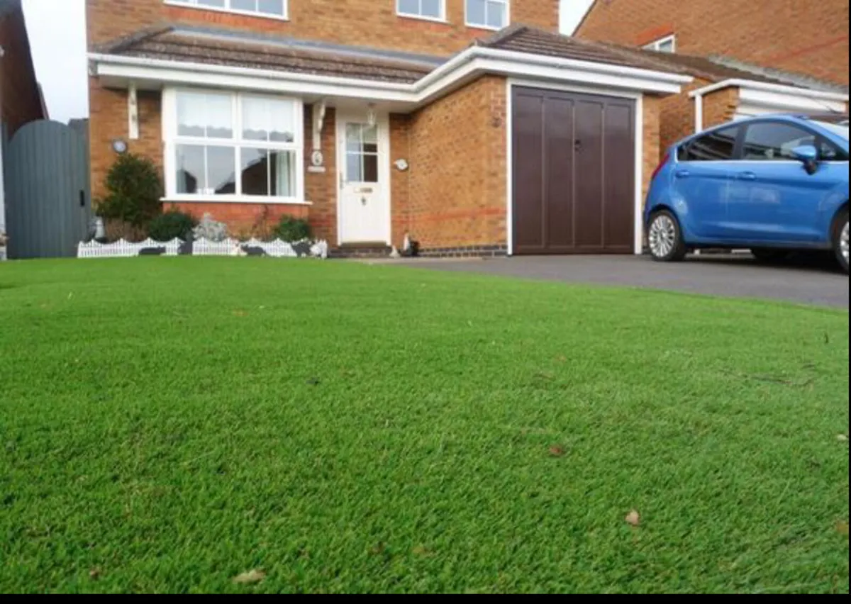 New 40mm artificial grass - Image 2