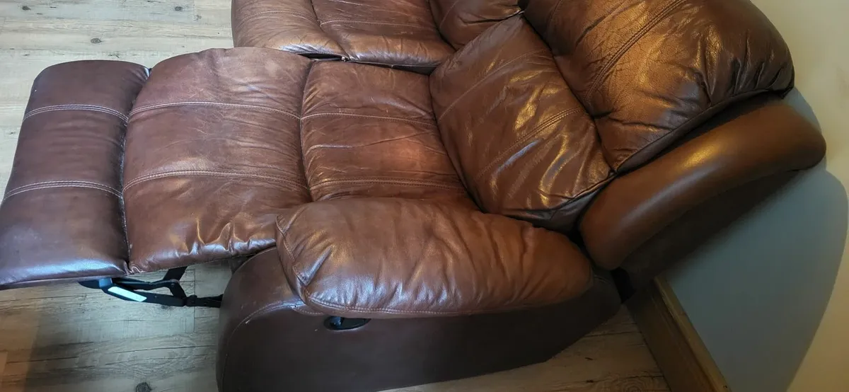 2  Seater leather recliner couch - Image 4