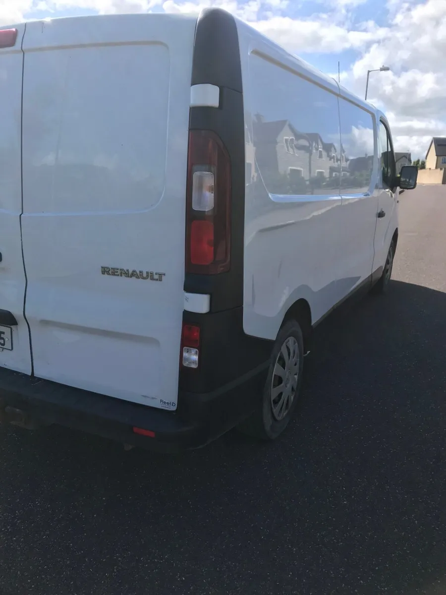 Renault Trafic 2015 - Image 2
