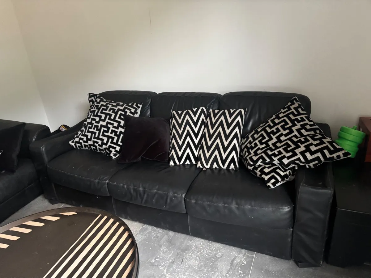 Leather couch - Image 1