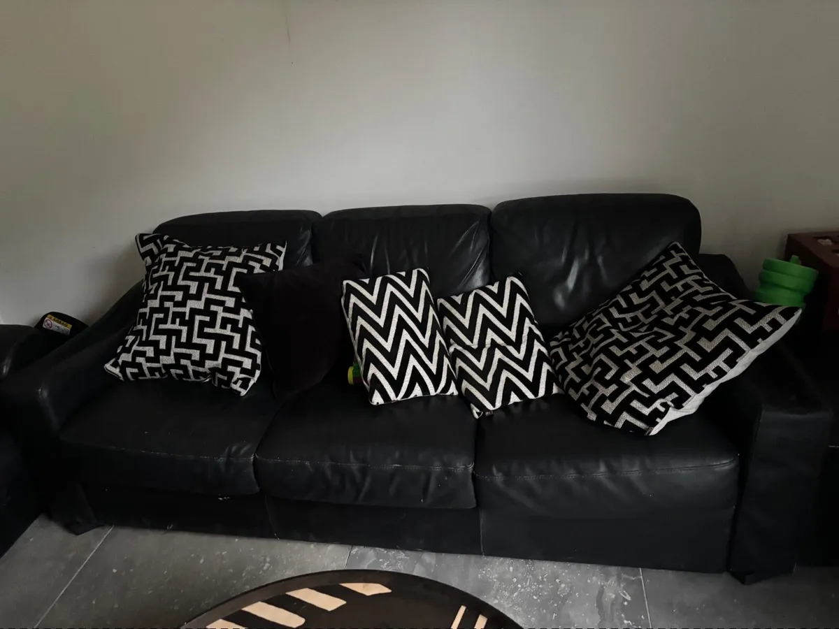 Leather couch - Image 2