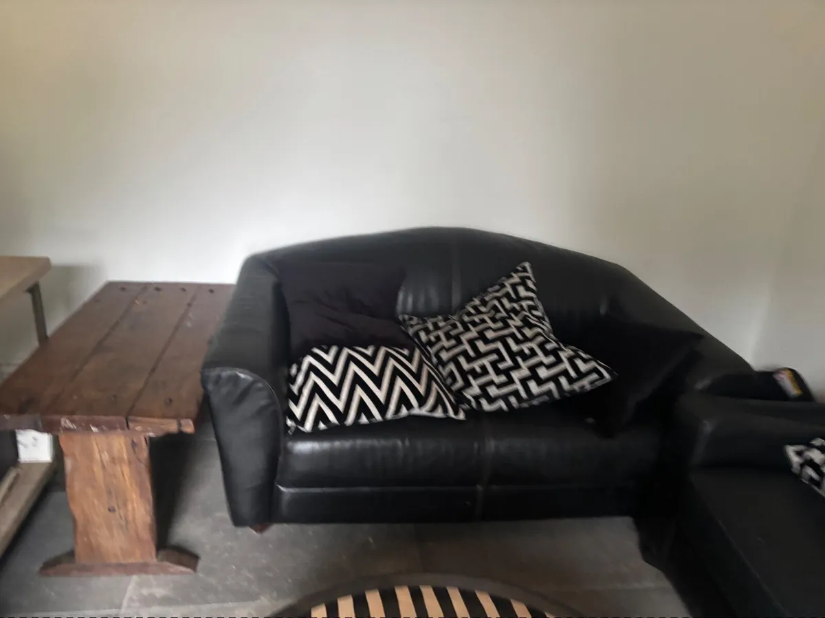 Leather couch - Image 2