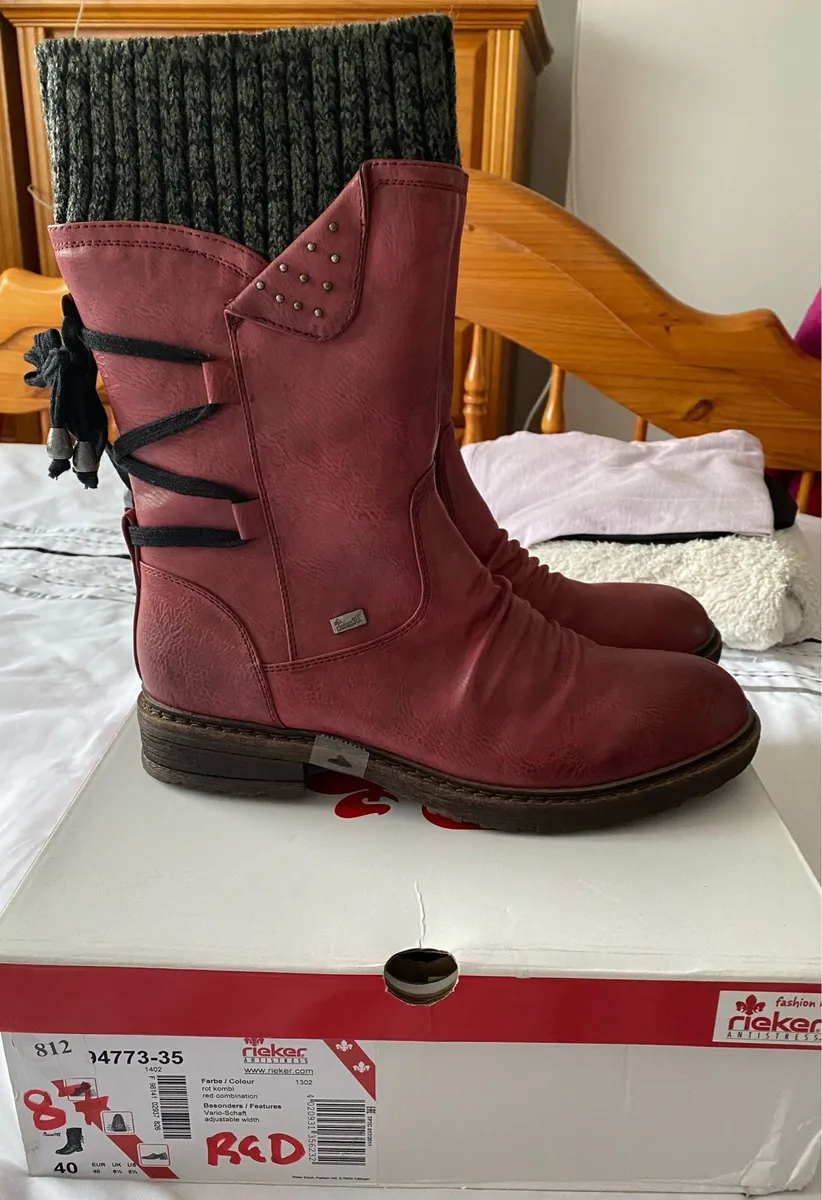 BRAND NEW in Box Rieker Ladies Boots, Size 40 / 7 - Image 4