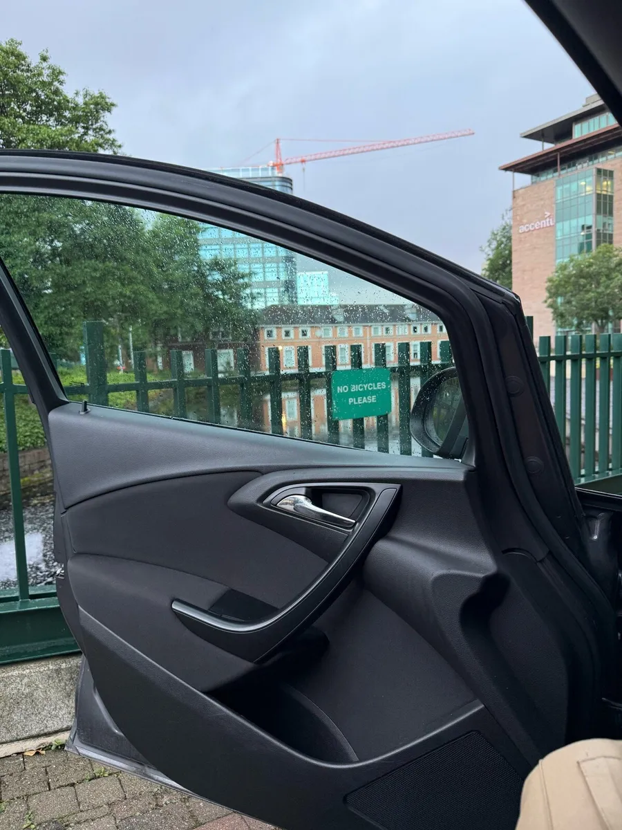 Car - Image 1