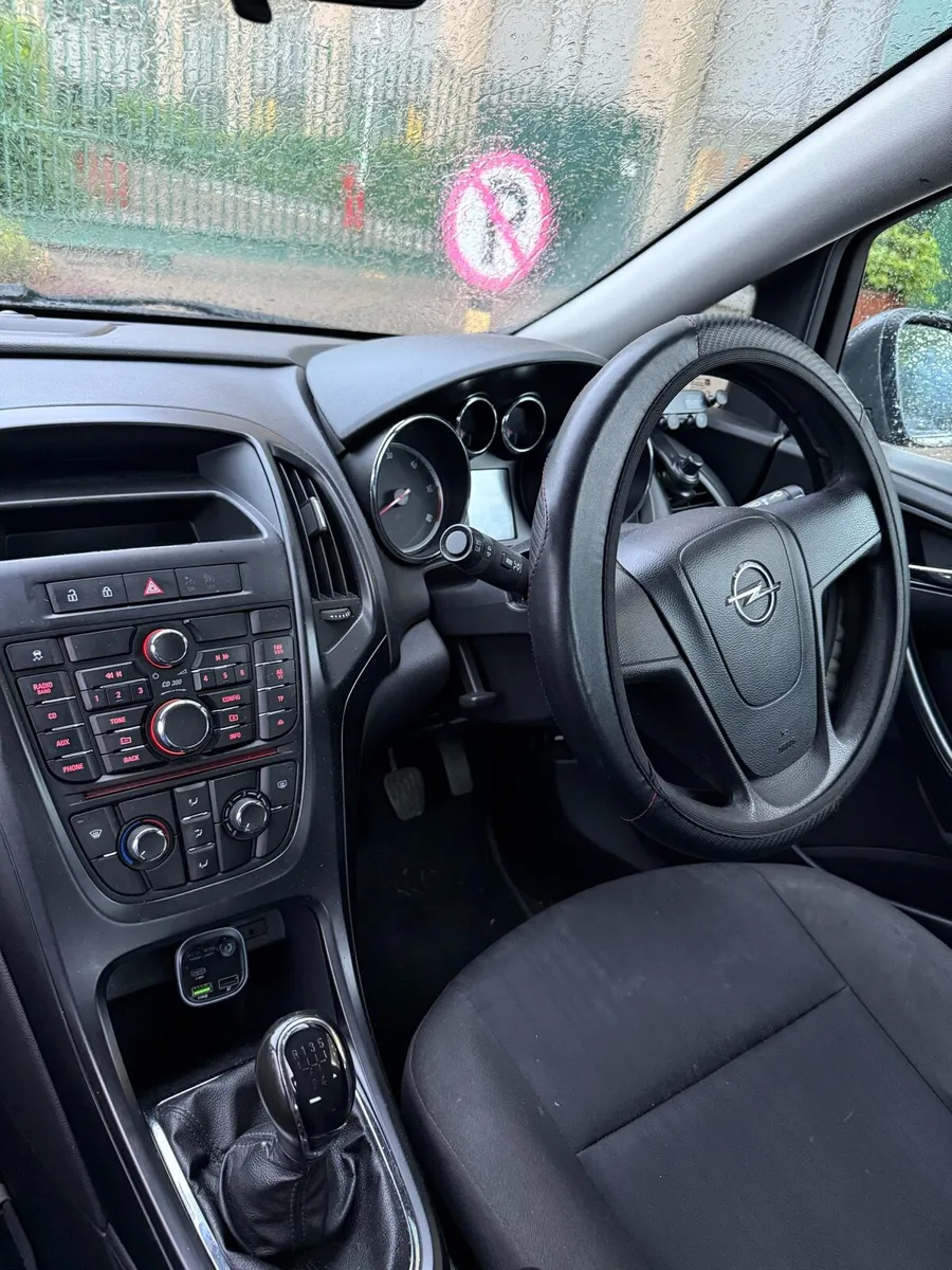 Car - Image 4