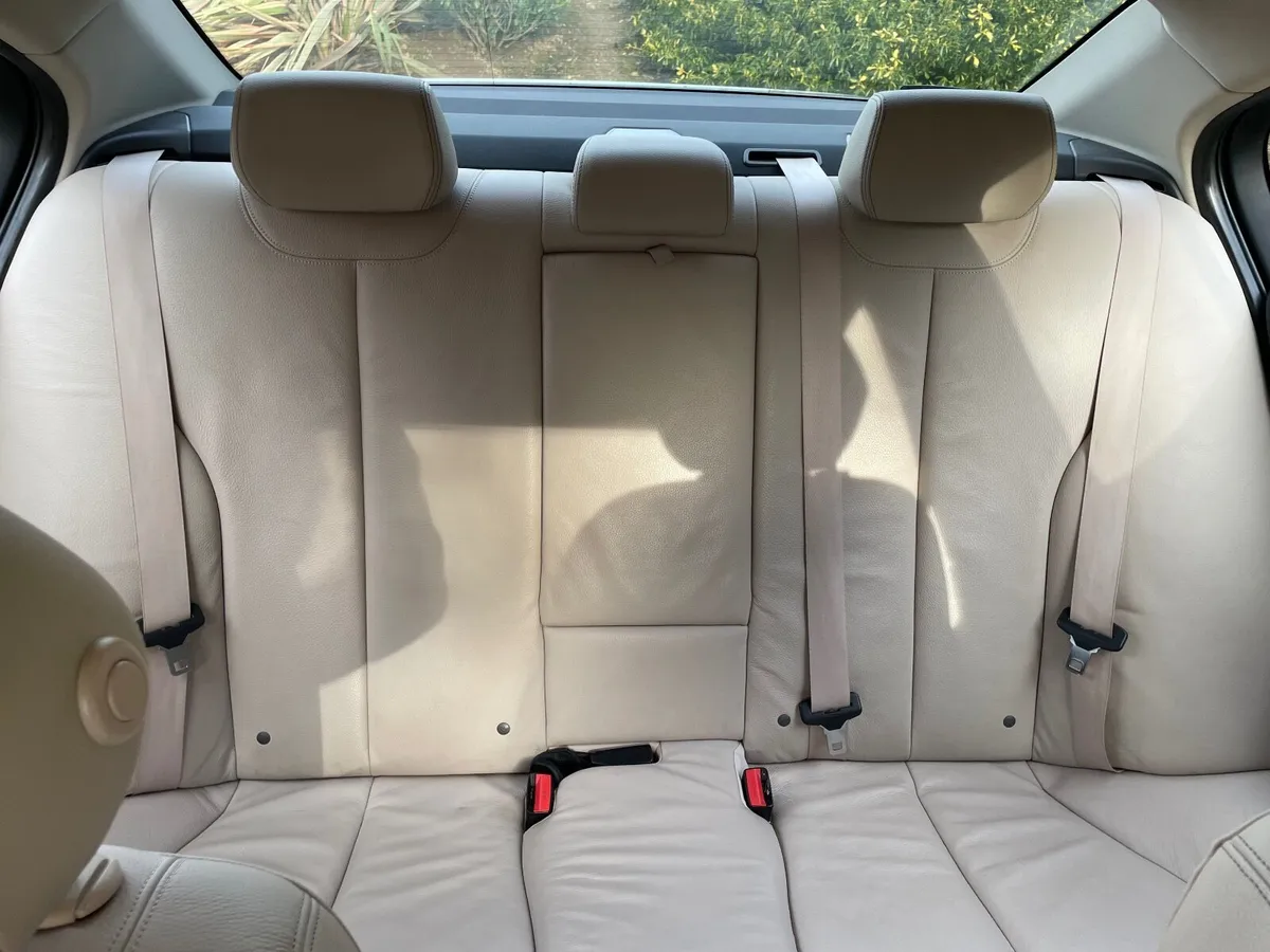 BMW 3-Series 2018 Automatic - Image 4