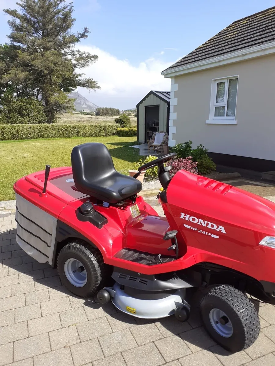 Honda Ride on lawnmower - Image 1