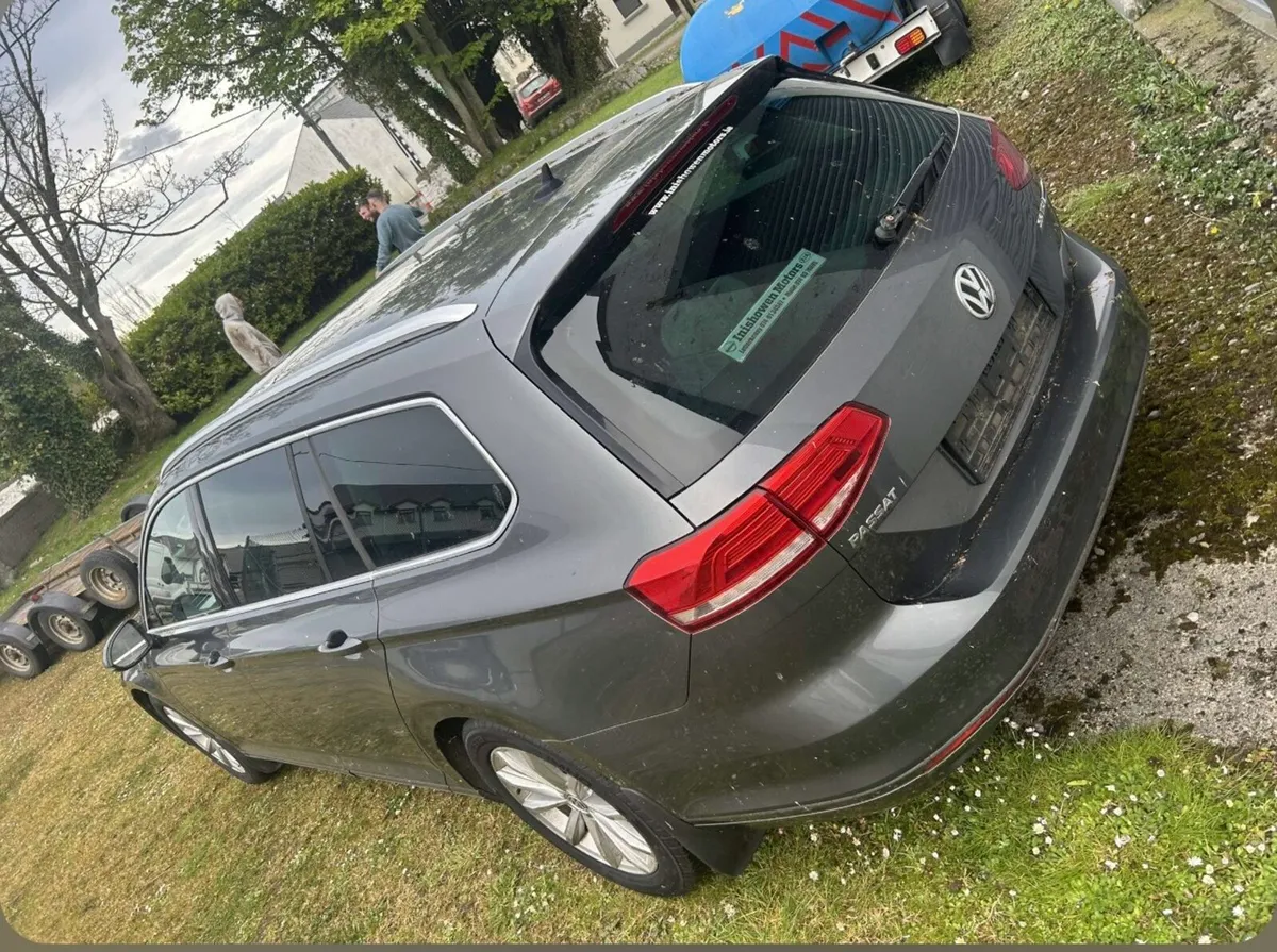 2017 VW Passat - Image 2