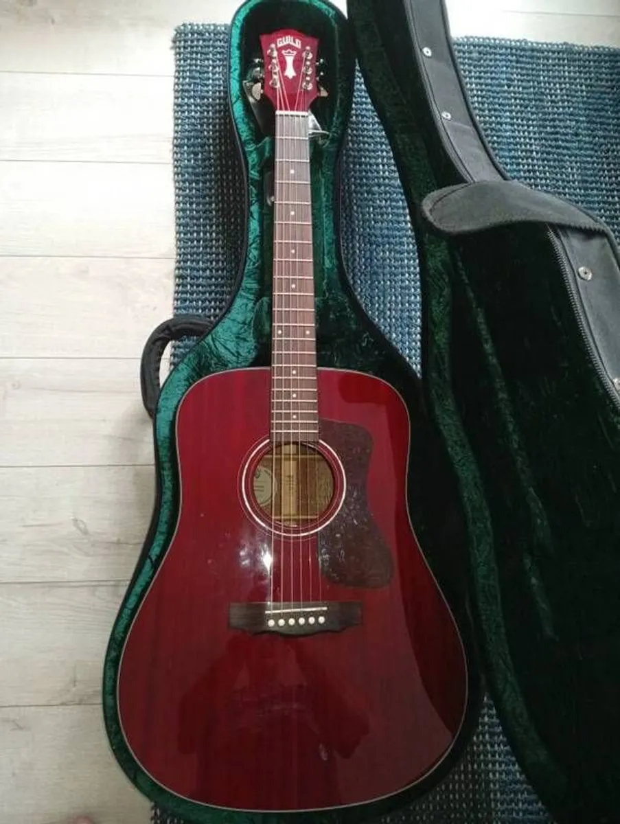 Guild D120 acoustic guitar - Image 1