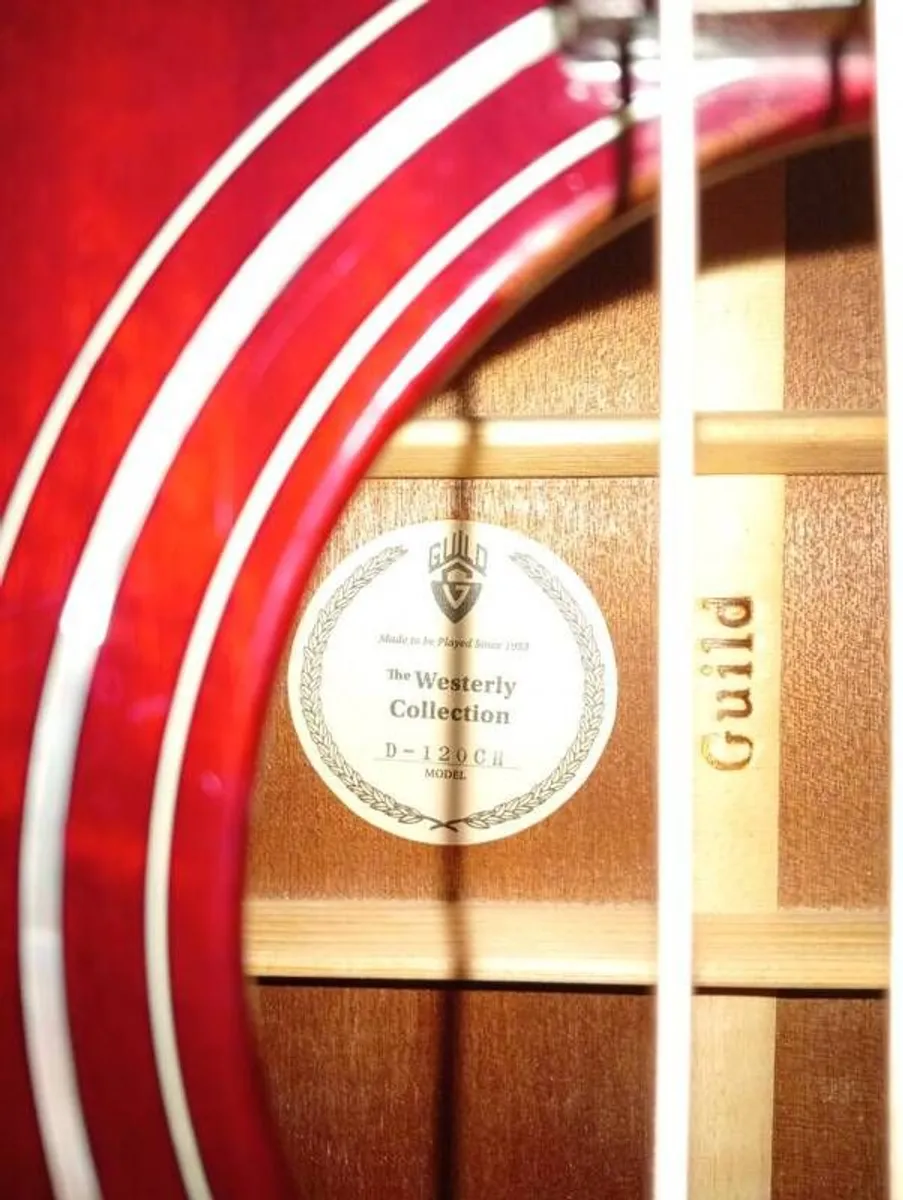Guild D120 acoustic guitar - Image 2