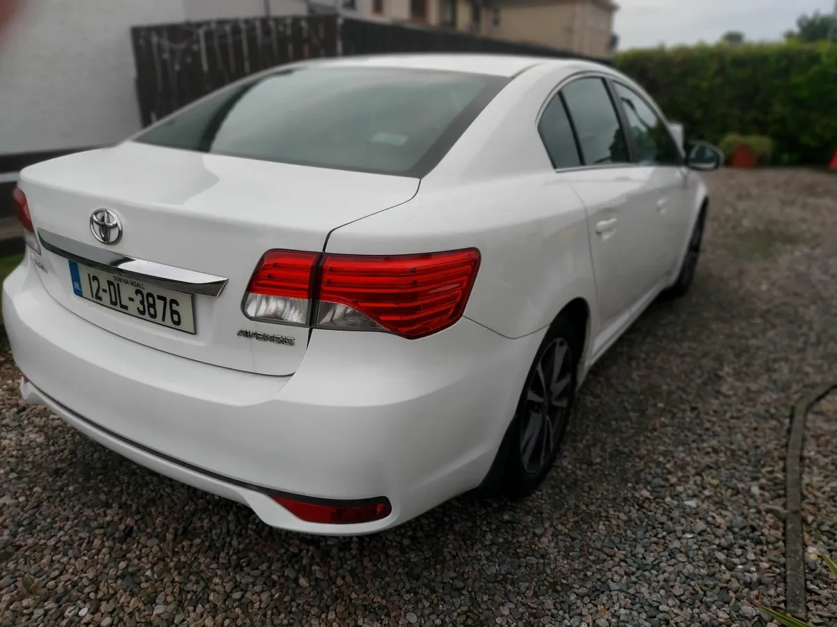 Toyota Avensis 2012 - Image 2