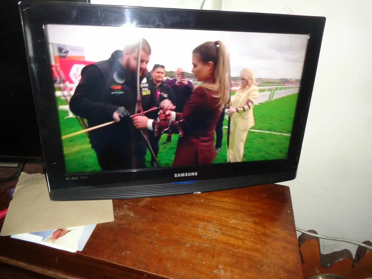 samsong 26 inch television. - Image 1