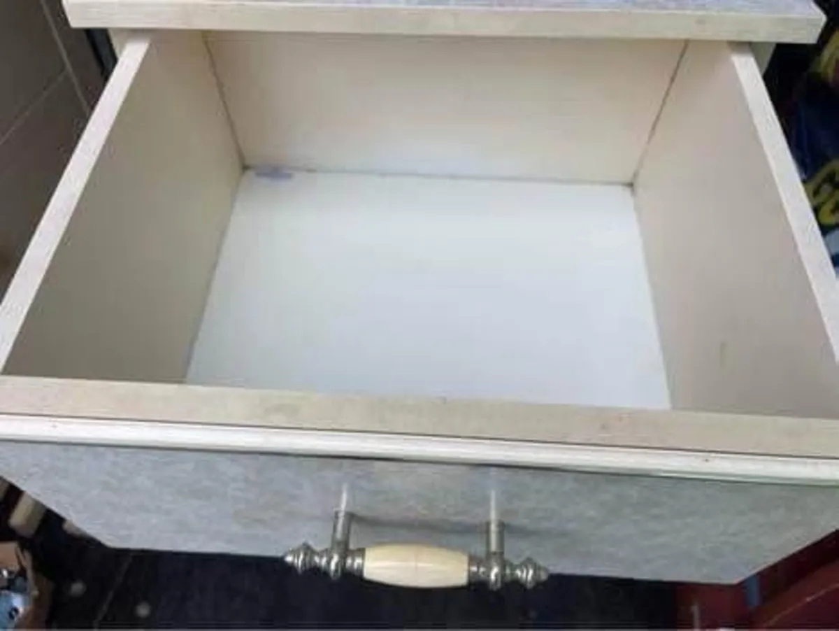 Locker - Image 2