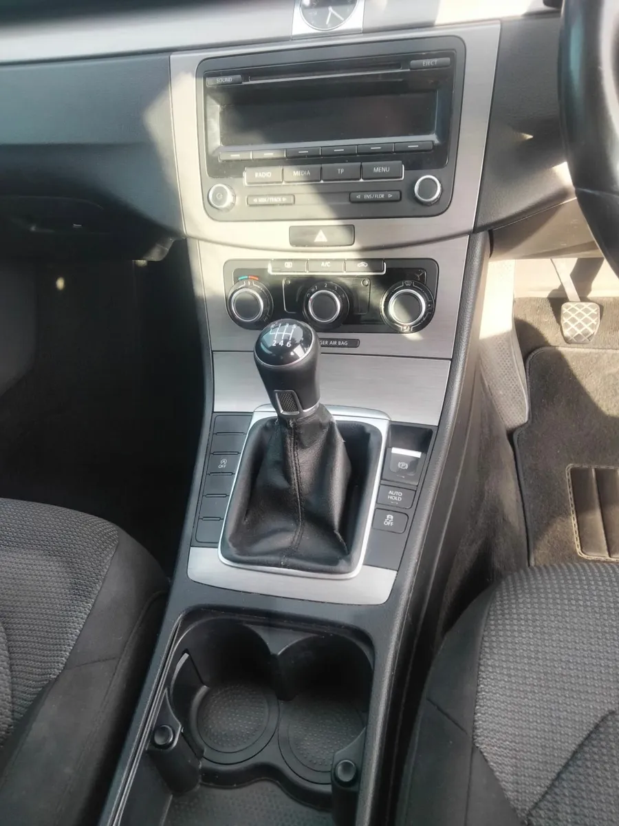 Volkswagen Passat 2012 - Image 3