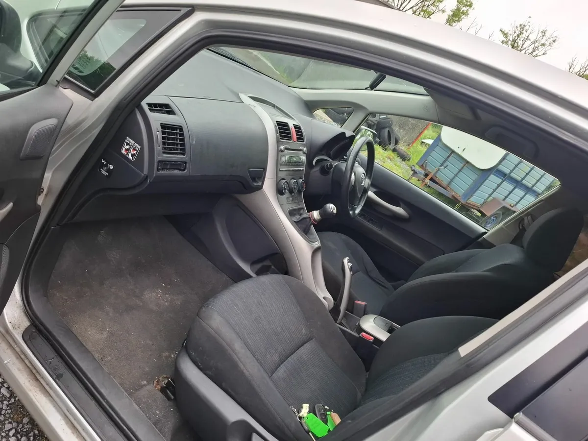 Toyota Auris 2009 - Image 3