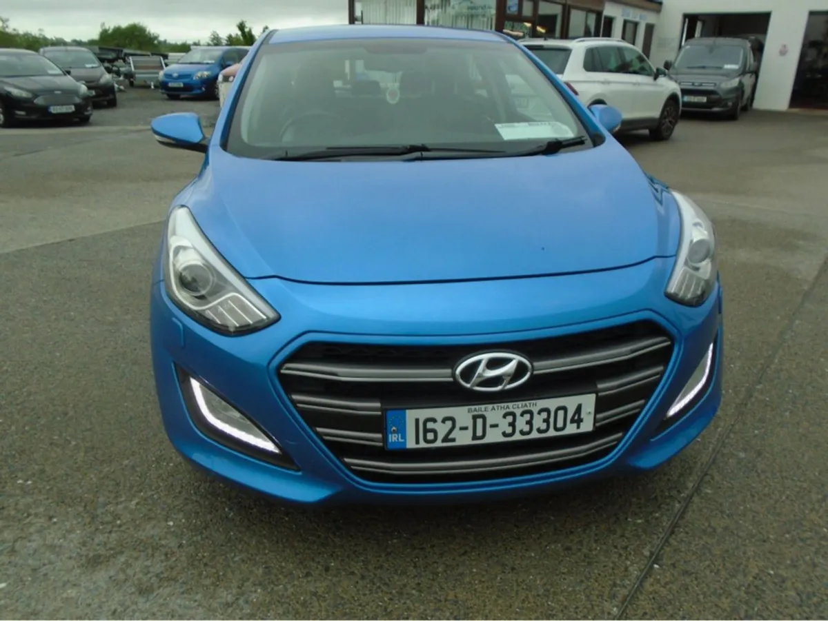 Hyundai i30 Premium Blue Drive 5DR 134BHP - Image 3