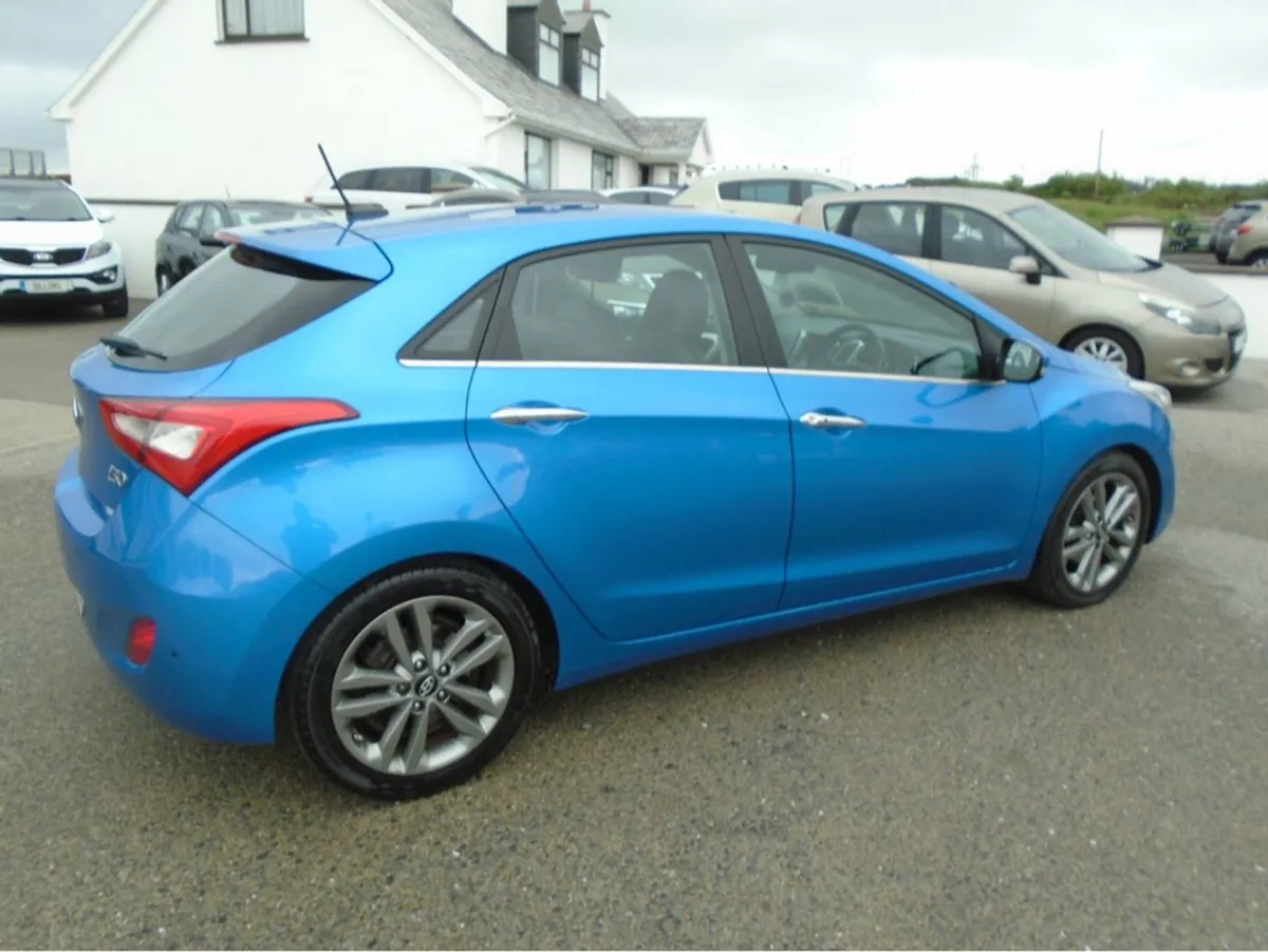 Hyundai i30 Premium Blue Drive 5DR 134BHP - Image 4
