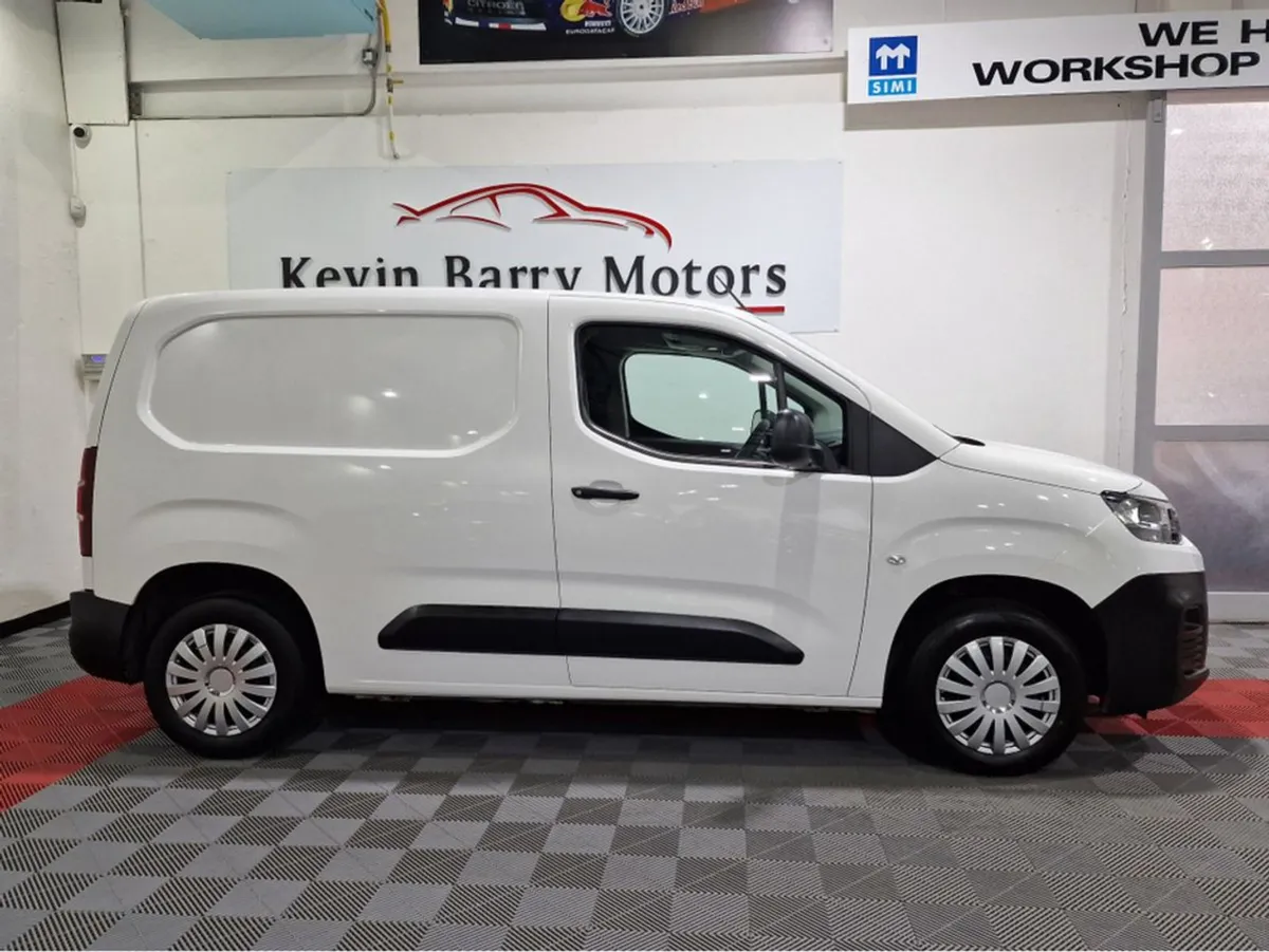 Citroen Berlingo 1.5 Bluehdi LX (3 Seater) 75bhp - Image 3