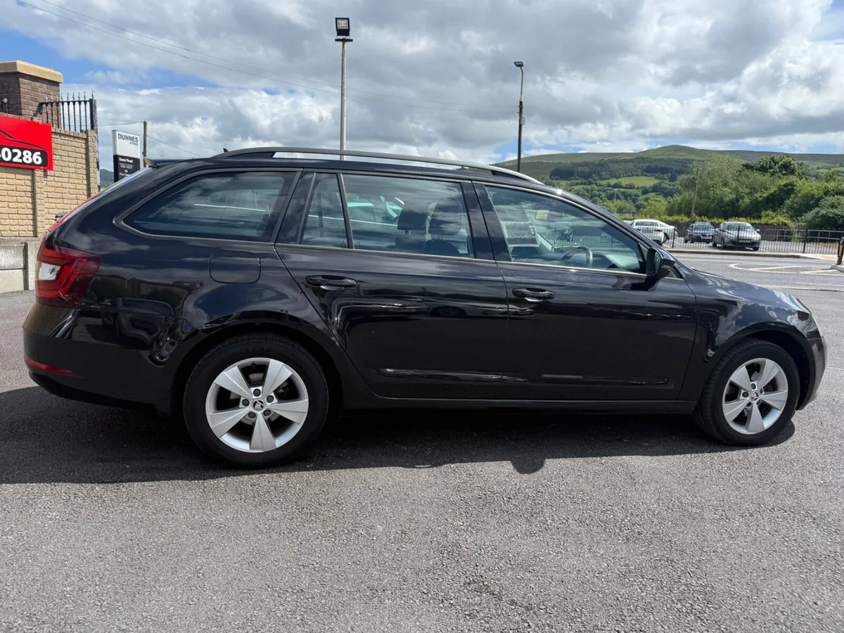 Skoda Octavia * ESTATE - Image 4