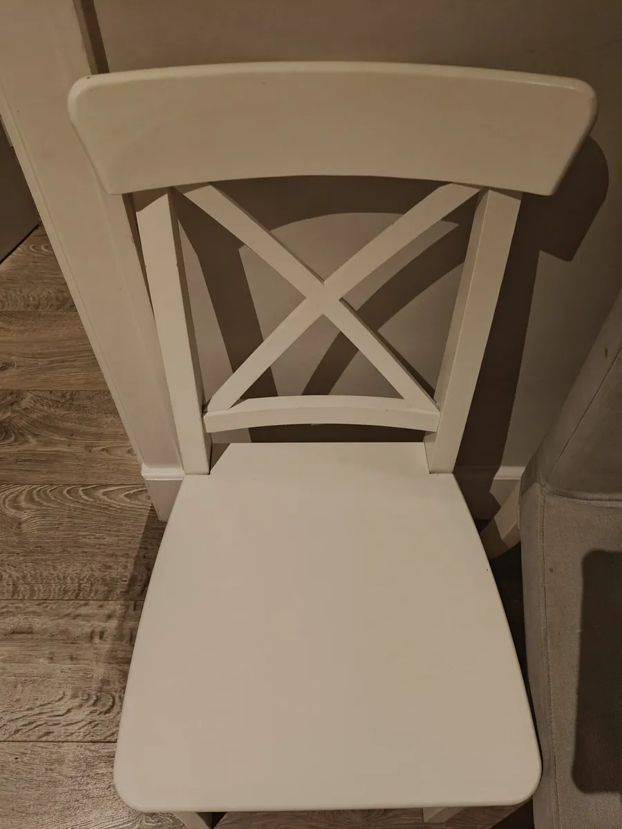 White chair - Image 4