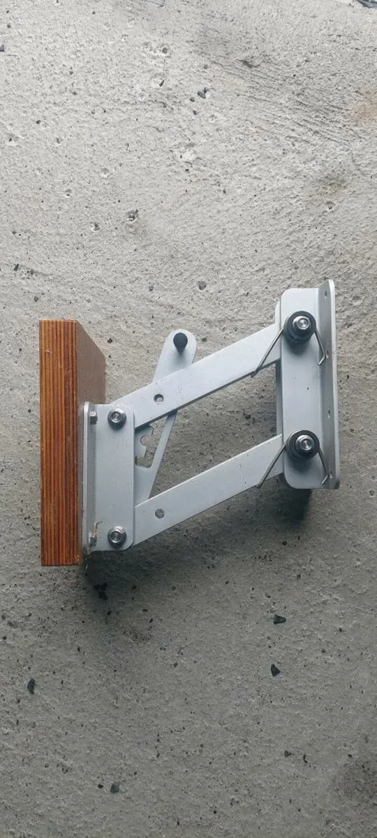 Auxilary outboard bracket - Image 1