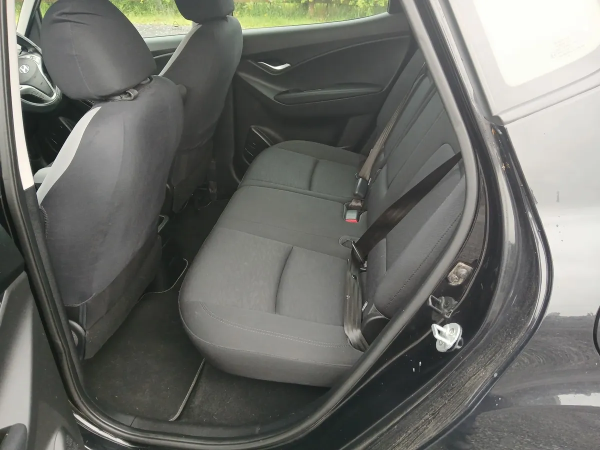 Hyundai ix20 2013 auto petrol - Image 4