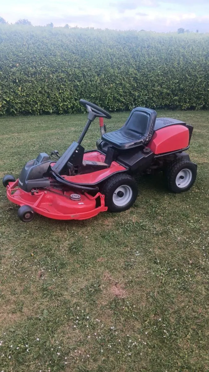 Jonsered rider, hydrostatic, 15.5hp B&S ENGINE - Image 1