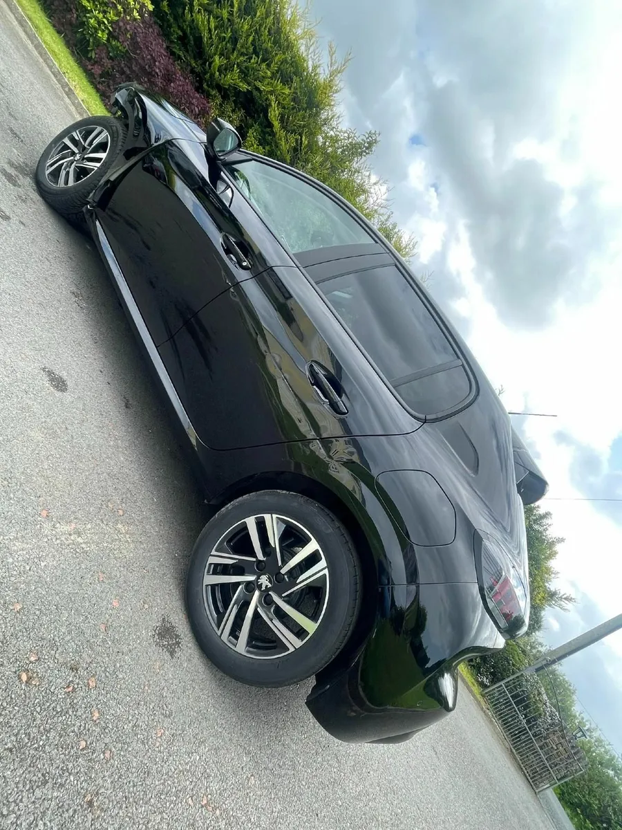 2023 Peugeot 208 - Image 4