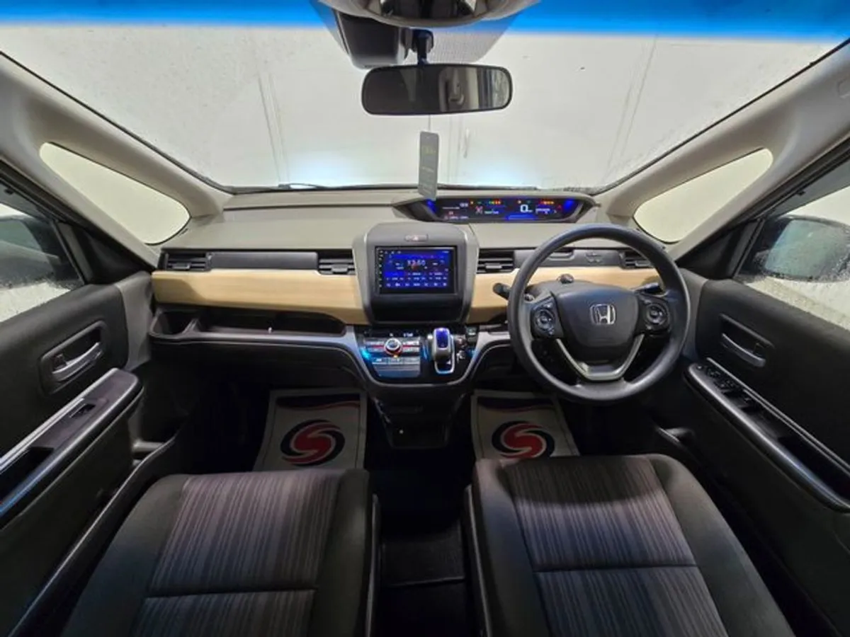 Honda Freed Hybrid G Automatic  6 Seater  Reversi - Image 4