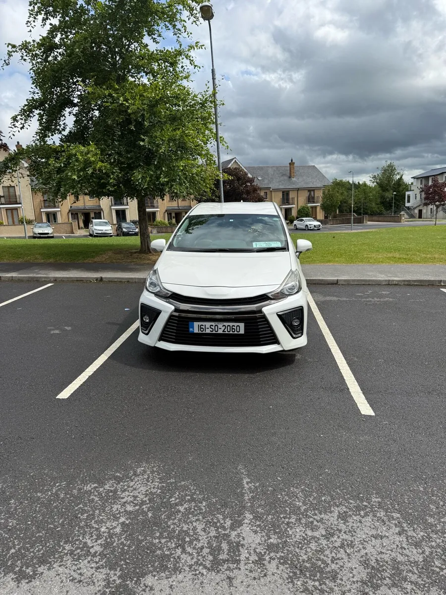 Toyota Prius Alpha 2016 - Image 1