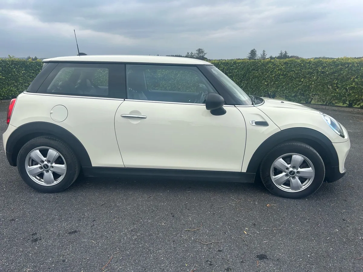 2015 Mini One - Image 2