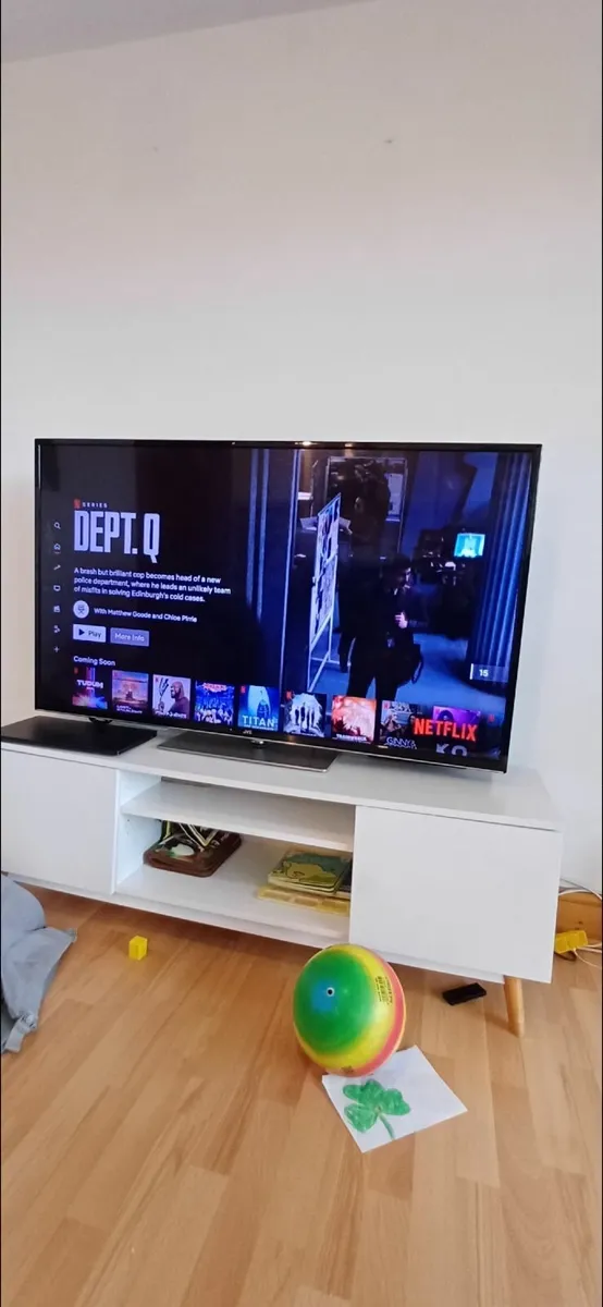 4k 55" Smart TV - Image 2